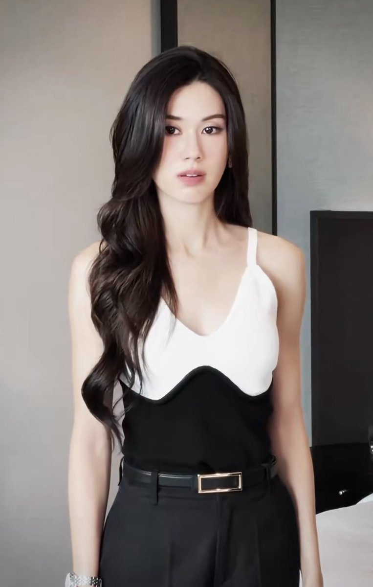 ssloaneschuett's tweet photo. ITO LANG NAMAN YUNG MUKHA NA BIGLANG NATAOHAN, TANGNA NYO! ANG GANDAAAAAA!! KUNG GANITO LANG KAGANDA MANANAKIT SAKEN OKAY LANG! KAHIT ILANG BESES MO PA AKONG SAKTAN!!🫰🏻 https://t.co/9KIS9DOFjf