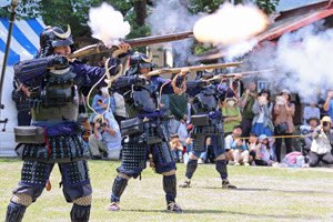 ooraka_cosbu's tweet photo. 緊急告知‼️

7/25(土)#諏訪よいてこ高島城祭 に、#すわコス部 も参加します٩( ᐛ )و
諏訪の夏祭りにコスプレで参加しませんか⁉️
もちろん撮影も🆗

高島城にコスプレで入館撮影できる激レアチャンス🏯
神社⛩️、働く車🚓、大提灯🏮etc…魅力的なロケーション盛り沢山✨

⬇️詳細
https://t.co/zN0WrGnkVt https://t.co/2HPCWwhyxi