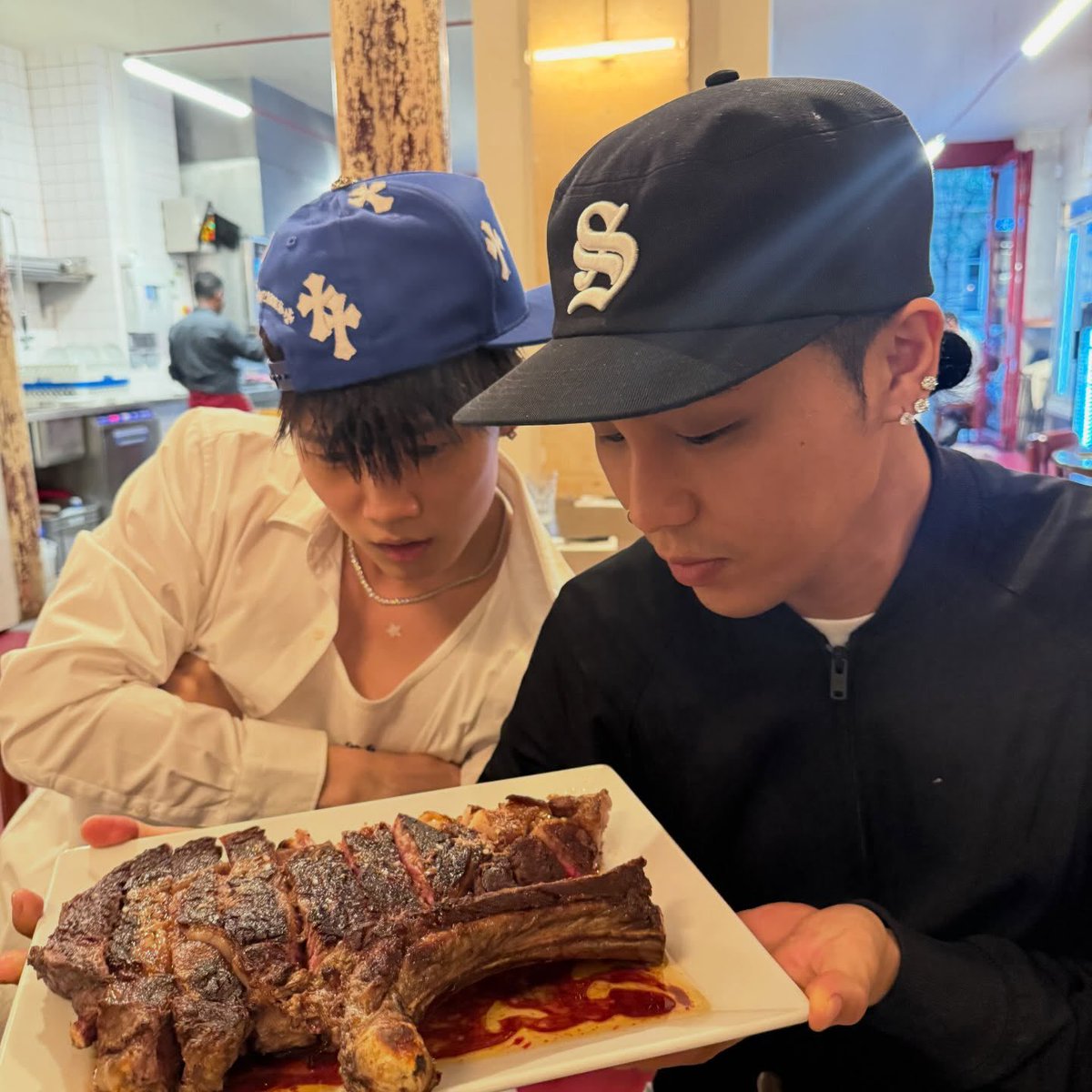 bbuummi's tweet photo. 고기보고 이마아안~~큼 신난 쥐 너무웃기닼ㅋㅋㅋㅋㅋㅋㅋㅋㅋ https://t.co/gnyFSj2sK9