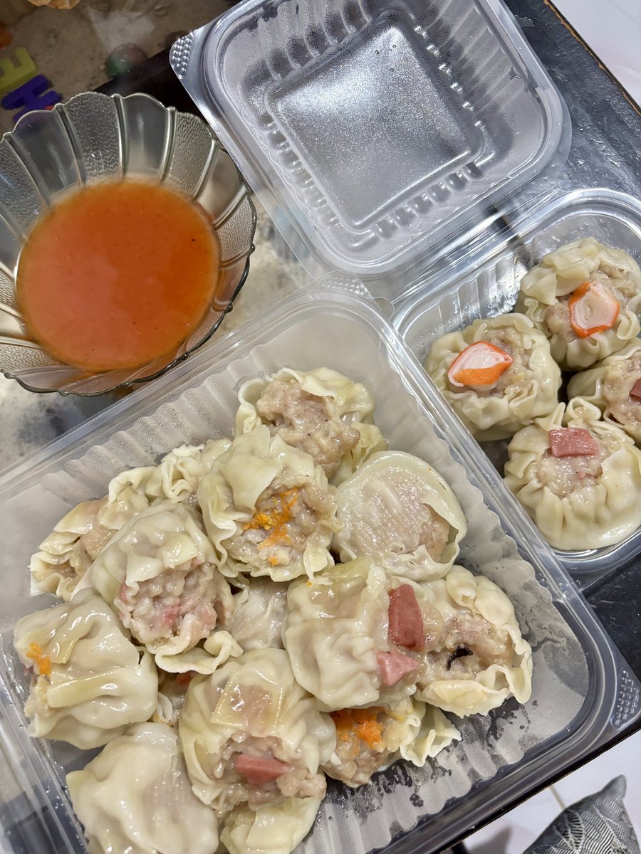 sstlawbery's tweet photo. self reward sblm kkn, beli dinsum 20 biji😞🙇🏼‍♀️ https://t.co/HtLfV3GuFX