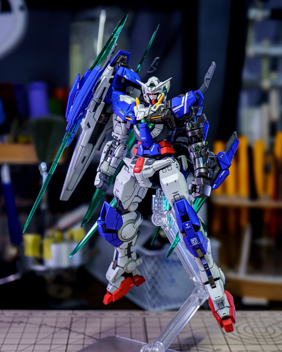 topcoatheta's tweet photo. RGグラハムガンダム（エクシアリペアⅣ）完成👏
スジボリ等追加しつつサクッと作成
本撮影はまた後ほど…
#ガンプラ　#gunpla https://t.co/s9eiTim7KX
