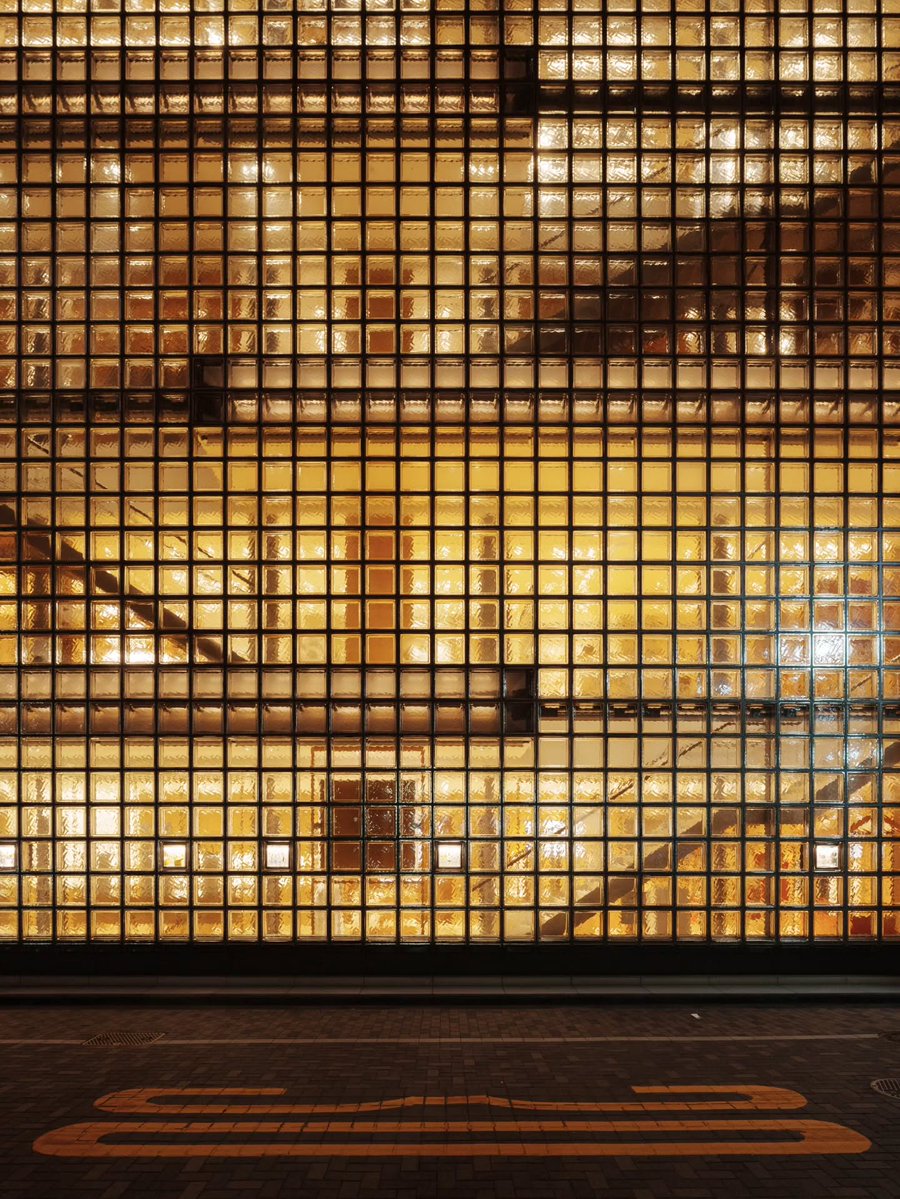 interiorsuckerr's tweet photo. Maison Hermés (1998-2001) glass-blocks building by R. Piano, Tokyo https://t.co/QXn44sJ78m
