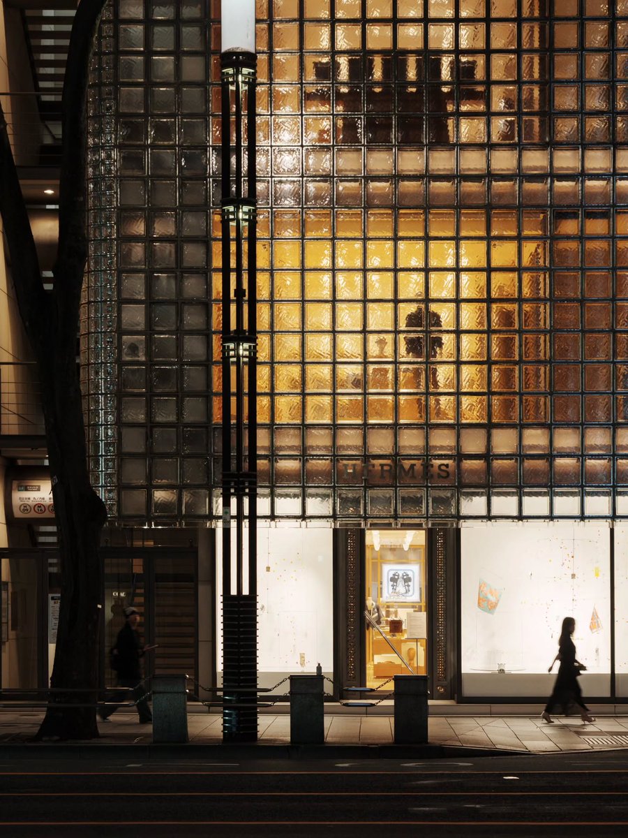 interiorsuckerr's tweet photo. Maison Hermés (1998-2001) glass-blocks building by R. Piano, Tokyo https://t.co/QXn44sJ78m