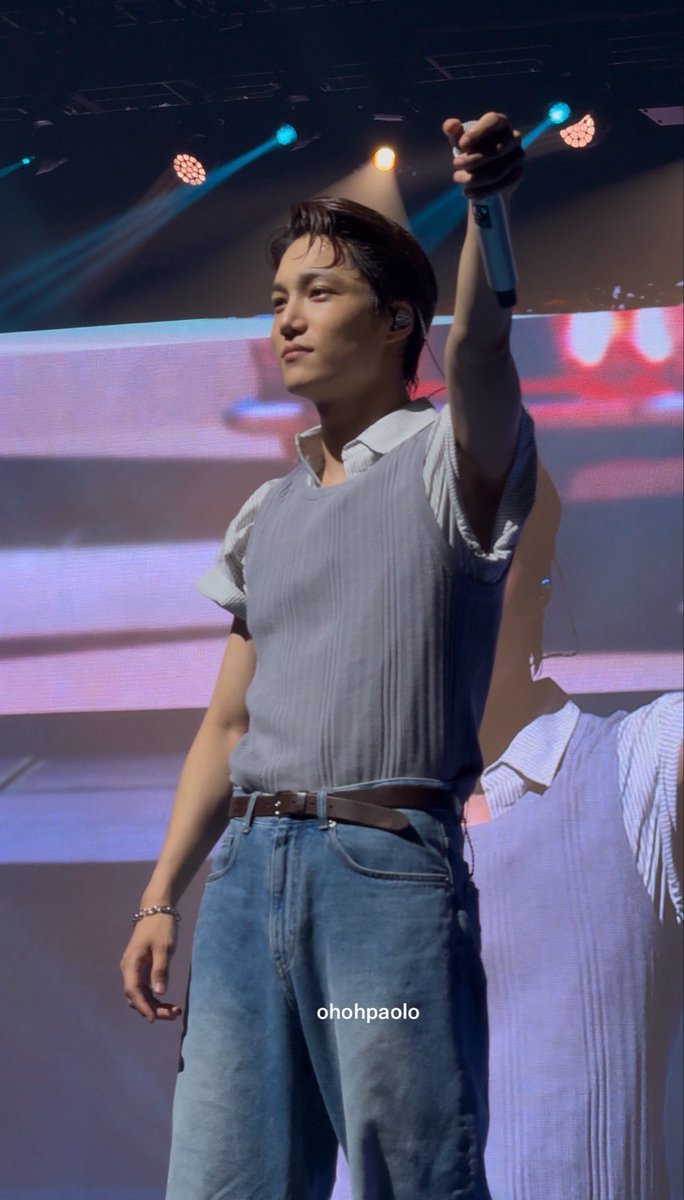 ohohpaolo's tweet photo. It's been almost a year since I last saw my bias during KAION and Wait On Me fansign event. God, I missed Kai so much I silently cried seeing him and the boys. #EXhOrizoninMANILA https://t.co/ddwTJjPmXU