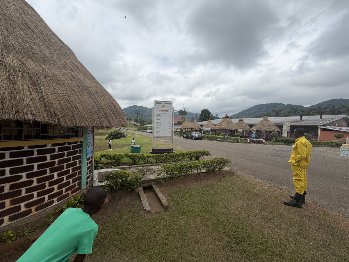 mira_nts's tweet photo. La semaine dernière, j’ai fait un road trip avec mes enfants et mes neveux: Yaounde- Guinée équatoriale ( Ebibeyin)-Gabon ( Meyo Kye)- Yaounde. Avec un stop à Nkol Edom. Tres beau site. Même les enfants ont aimé. 2 hics pendant notre voyage 👇🏽1/ https://t.co/WzJYJAZpvn