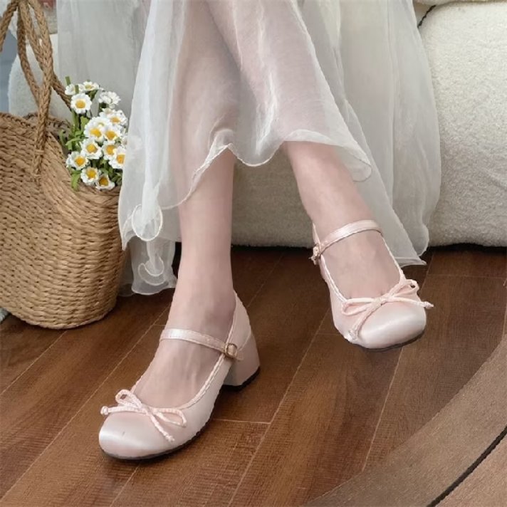 xuxixd4's tweet photo. sepatu yang bikin outfit langsung keliatan lebih manis 🎀

modelnya cantik, gampang dipaduin sama rok atau dress 🌷

🔗 https://t.co/oBxAf2vElO https://t.co/nC8ccEHU9w