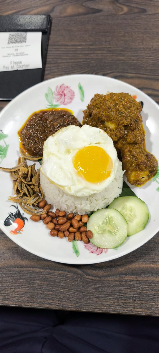 yenkeey's tweet photo. Lunch time at Ah Cheng Laksa Sungai Wang branch with nasi lemak. https://t.co/l39xOqBdbk
