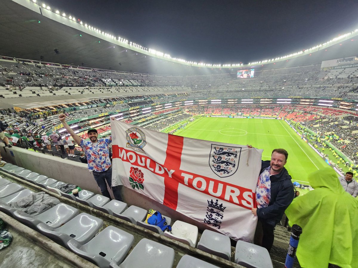 Rovers's tweet photo. Representing #Rovers at the Azteca 🏴󠁧󠁢󠁥󠁮󠁧󠁿

🔵⚪️ https://t.co/BSkIdlkYge