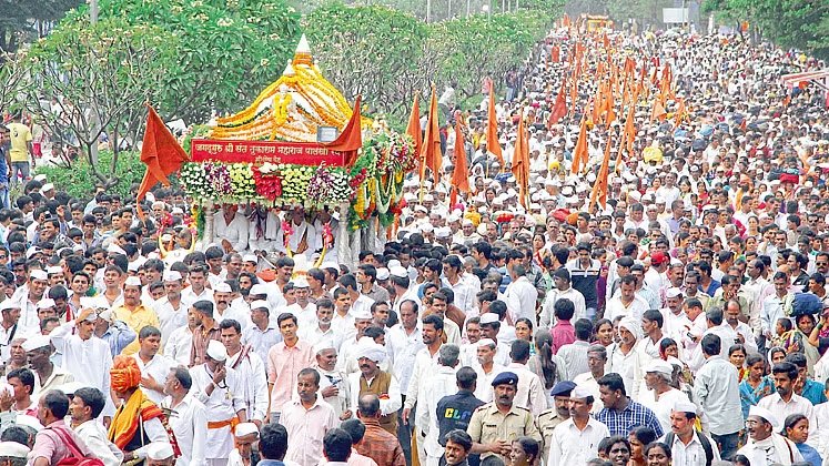 NileshkumarMK's tweet photo. 'इथेची आनंद ब्रह्मामाडी ना माये' असे म्हणत तुकोबाराय आज पंढरी भेटीसाठी निघाले. उद्या ज्ञानेश्वर माऊलीही प्रस्थान करतील. अलौकिक व अवर्णनीय असा हा आषाढी सोहळा सुरू झालाय.
जय हरी माऊली https://t.co/NdBa8NW17O