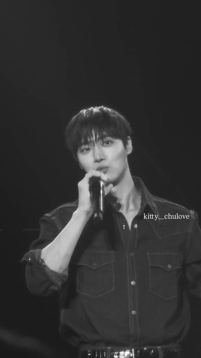kitty_chulove's tweet photo. #추영우 팬미팅 흑백버전 
화질이 깨져서 사진으루..😢 https://t.co/SAyhDzfeSi