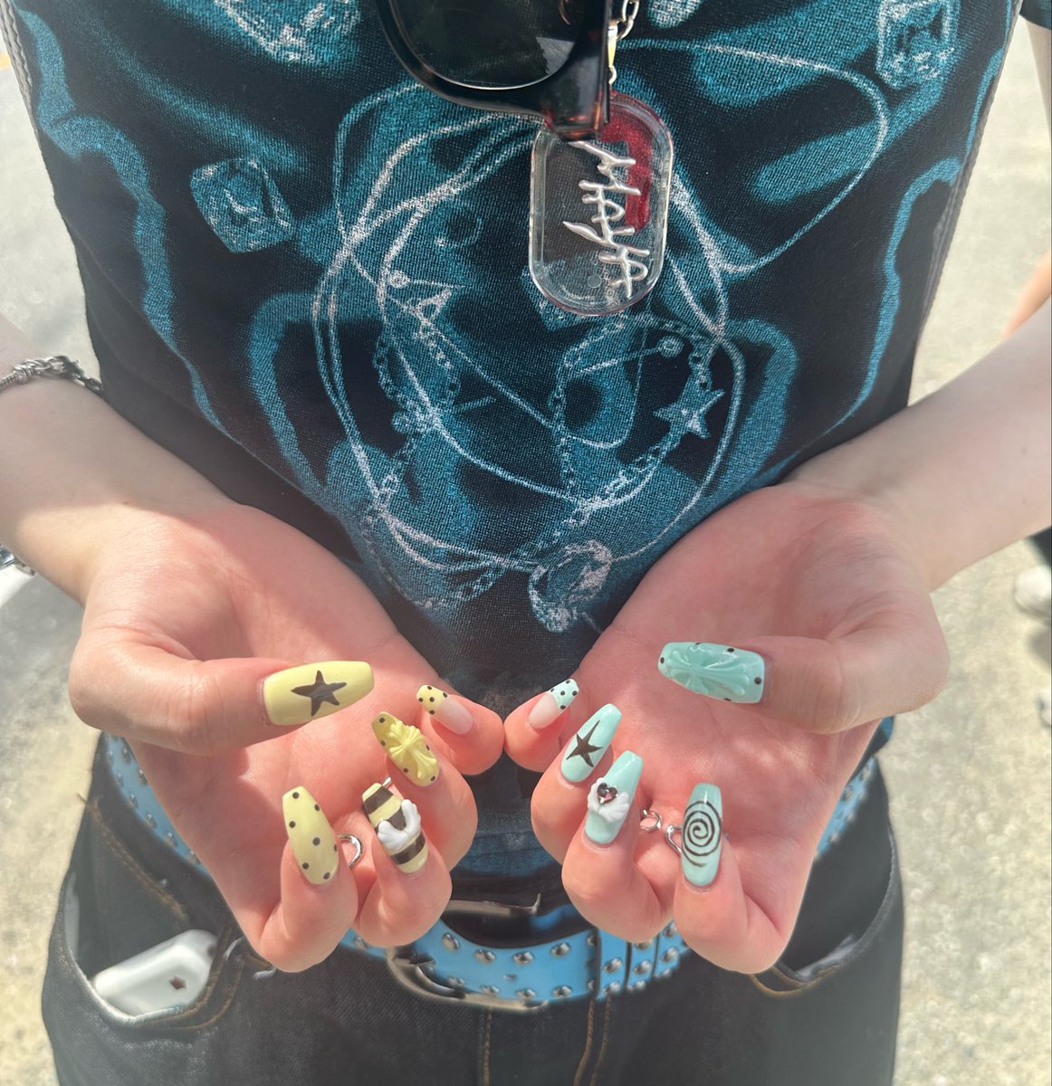 ran_alphaz's tweet photo. 🐺👽こぅへぃ👽🐺さんに貰ったネックレスつけて楽しみました☺️
これほんとかわいい🥰❤️
ネイルも激カワなんでぜひ見てやってください🥺🥺 https://t.co/M01P3Bxfd4