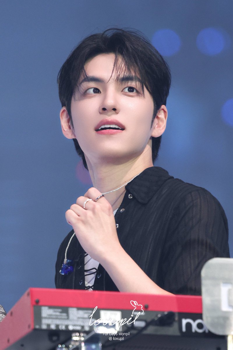 lovupil's tweet photo. 260705 The DECADE FINALE in SEOUL 
#원필 #WONPIL #데이식스 #DAY6 https://t.co/eQLMj668cH