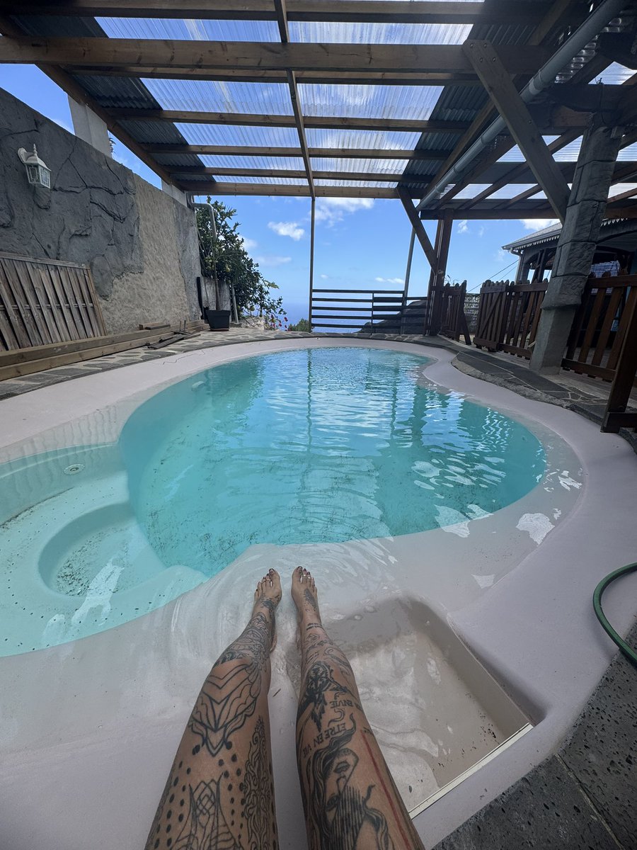 badgurltrixie's tweet photo. Maybe you see feet, I call hime he have money. 🫦👑

#moneyslave #domina https://t.co/qLyfjCMVi8