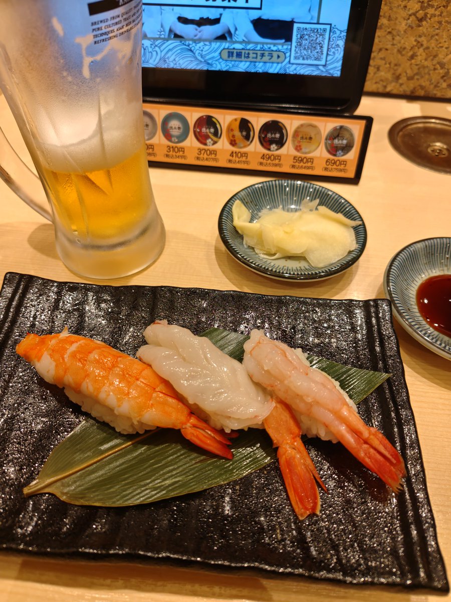 NamikariR's tweet photo. 仕事帰り偶然子どもと会ったので、子どもがお寿司🍣を食べたいと云うので、徳兵衛さんで少しだけいただきます。
(ママにはナイショです😆)
今日もお疲れさまでした。 https://t.co/7ROopvNsMs