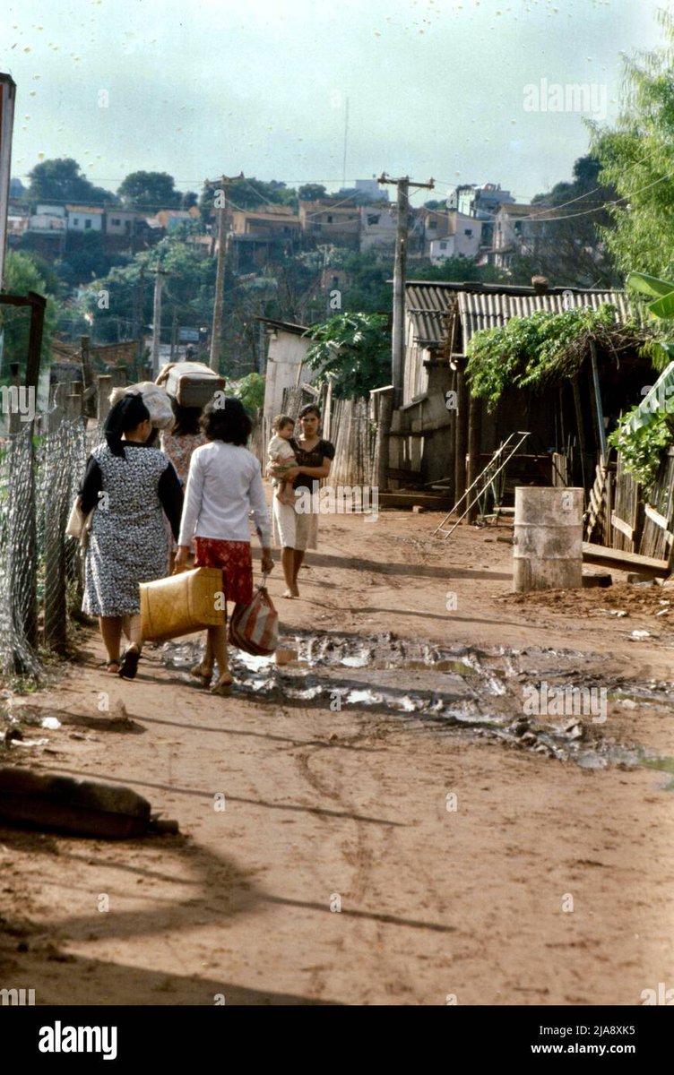 VerbalKint67's tweet photo. @quieroPepitas @SaraSalina6415 @OscarNunez90 Il est vexé de voir que se sont les sud américain qui vont dans les villages africains 😂 chiale fort
Tu habites dans les mêmes maisons que nos migrants.
Vous êtes les africains des USA https://t.co/LWj110uRGX
