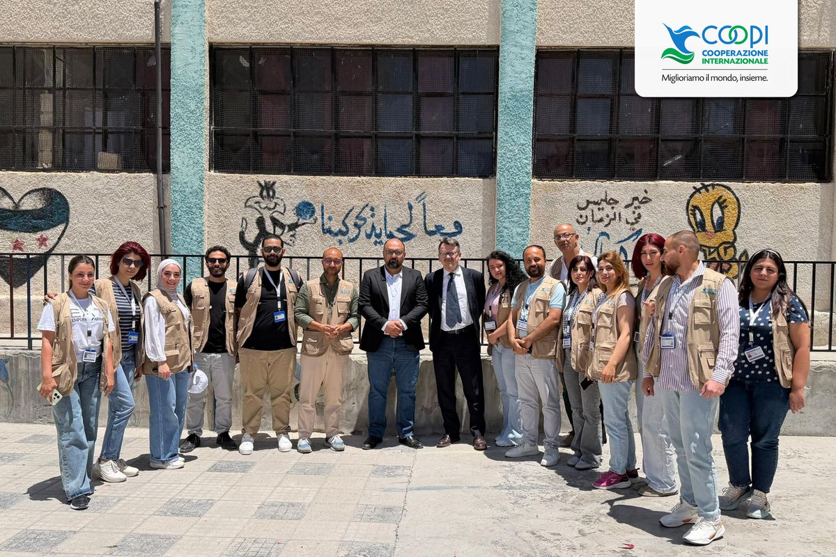 coopi's tweet photo. Siria: l'ambasciatore Stefano Ravagnan ha visitato la scuola di Yabroud, sostenuta dal progetto COOPI "Your Education, your future", finanziato da @ItalyMFA tramite @coopita_beirut. L'impegno prosegue con il nuovo progetto "Almruneh".
@ItalyinSyria 
🔎https://t.co/eAGzZjnkhg https://t.co/rzyiELNHDk
