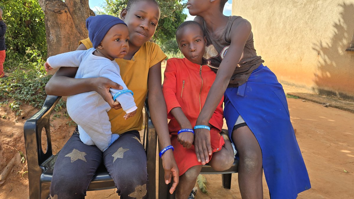 UNICEFZIMBABWE's tweet photo. "Child protection is not just a cost; it is an investment."
​ @SwedeninZW Chargé d’Affaires David Diaby reaffirmed 🇸🇪’s unwavering commitment to children’s rights in 🇿🇼. Despite changes to our physical presence, our 15-year partnership to protect every child continues. https://t.co/mCKbWOVR1m
