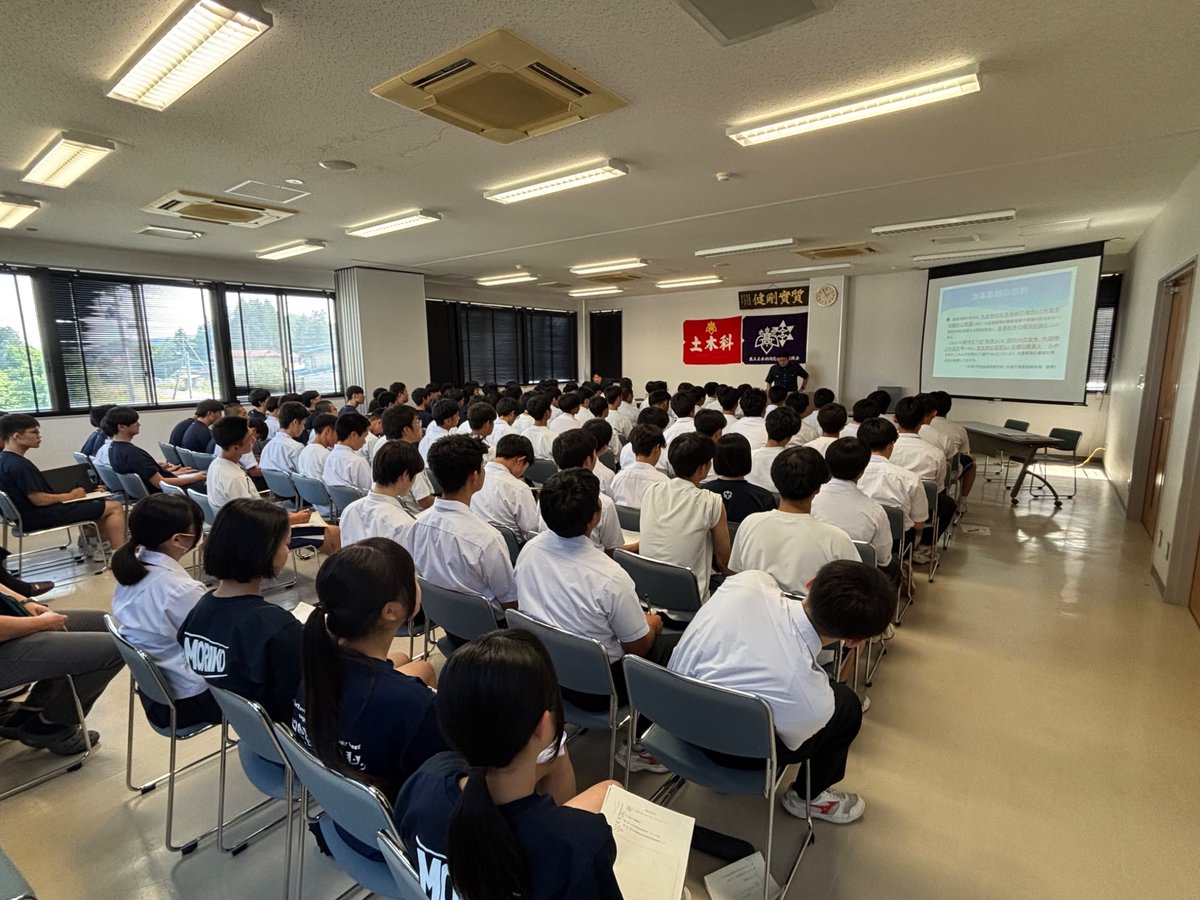 moriko_iwate's tweet photo. 6/30(火) 土木科『先輩と語る会』
岩手県漁業取締事務所の山崎一眞さん(H21年度卒)と、東日本旅客鉄道（株）盛岡保線設備技術センターの安保成さん(H28年度卒)を講師としてお招き、様々なお話を聞かせて頂きました。在校生からも沢山の質問があり、実りある会となりました。ありがとうございました！ https://t.co/TeNk2F8sU3