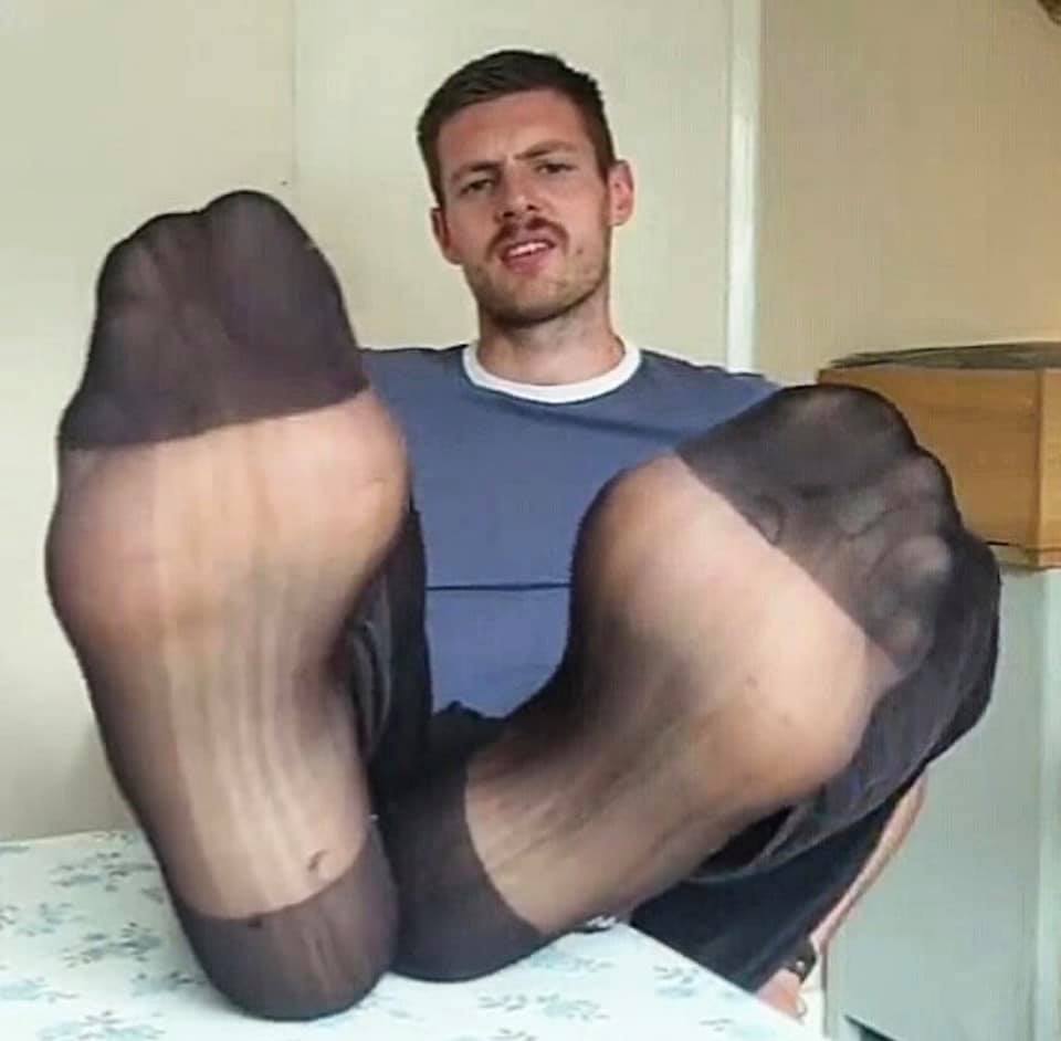ExMasterSockSub's tweet photo. Real men wear sheer socks https://t.co/VKWZxwJuUb