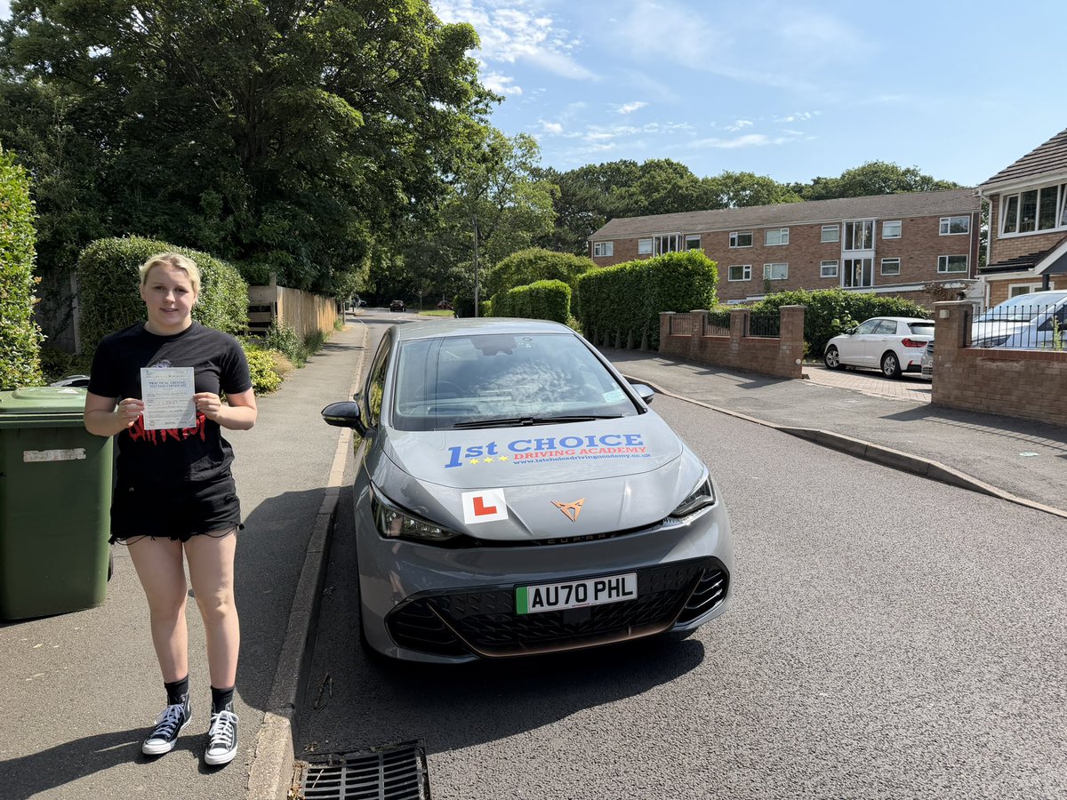 1stChoiceDA's tweet photo. Well done to Tiffany who passed her test today at the 1st attempt with @phildurose1 at the @Kingstanding test centre 

Well done from all of us at https://t.co/f66jzH0pKD

Good luck in the future &amp; safe driving 🎉🚗 https://t.co/EBf52ERUuj