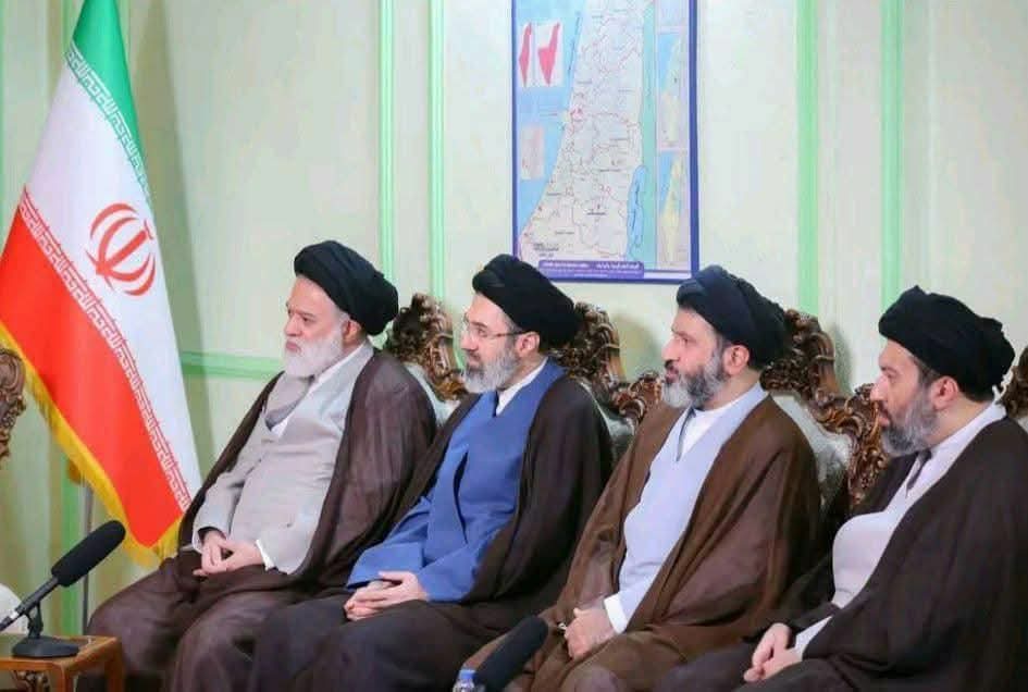 hossein_1801's tweet photo. هؤلاء هم أبناء آية الله العظمى القائد  #الامام_الخامنئي 
لا منصب، لا نفوذ، لا ثروات و لا مظاهر دنيوية.
أساتذة متواضعون في الحوزة العلمية،
لا يقولون "نحن آل #الخامنئي " https://t.co/Gf1FHSMteS