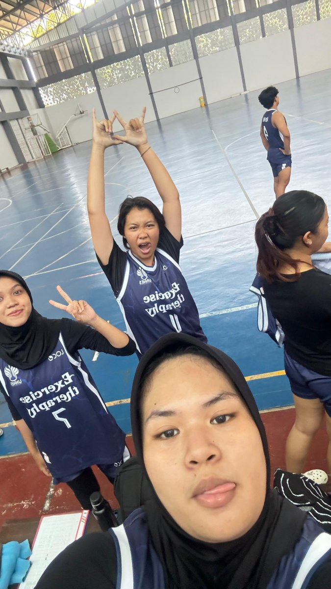 northeartt's tweet photo. seMester 4 DONEEE!!!!!! https://t.co/I59oMAHLO6