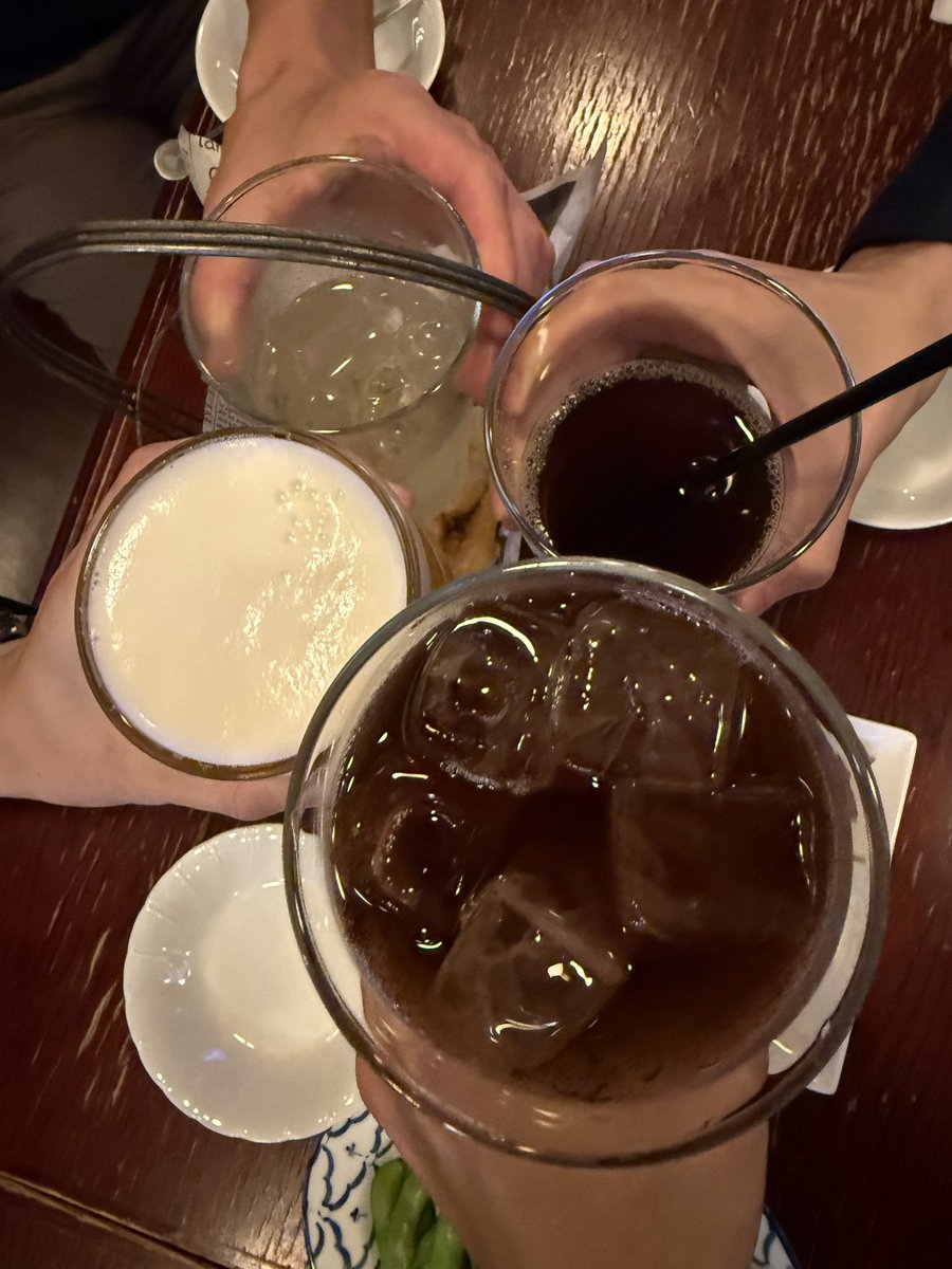 came_back_hoshi's tweet photo. TKさん500即おめでとうkp🍻

TK（@slate_gray_ ）
チアゴ（@chiago1313 ）
RYO（@ryooooo__san ）
星

歳が近いメンツにてしっぽり飲んでます🍻 https://t.co/L42PKWxw51