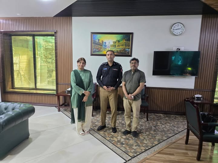 fahmidahyousfi's tweet photo. It was a pleasure meeting Syed Asad Raza, PSP, DIGP South Zone a highly skilled and dedicated police professional committed to public service and law enforcement excellence. https://t.co/NshQ92pgKR