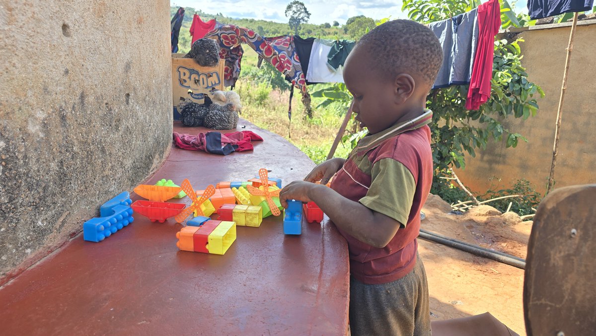 UNICEFZIMBABWE's tweet photo. "Child protection is not just a cost; it is an investment."
​ @SwedeninZW Chargé d’Affaires David Diaby reaffirmed 🇸🇪’s unwavering commitment to children’s rights in 🇿🇼. Despite changes to our physical presence, our 15-year partnership to protect every child continues. https://t.co/mCKbWOVR1m