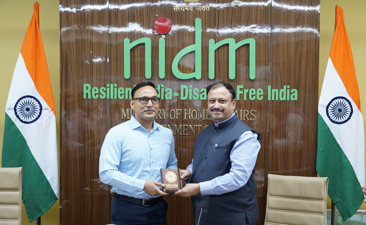 nidmmhaindia's tweet photo. 𝗡𝗜𝗗𝗠 𝗛𝗼𝘀𝘁𝘀 𝗜𝗻𝘁𝗲𝗿𝗮𝗰𝘁𝗶𝗼𝗻 𝗦𝗲𝘀𝘀𝗶𝗼𝗻 𝘄𝗶𝘁𝗵 𝗦𝗲𝗰𝗿𝗲𝘁𝗮𝗿𝘆, 𝗡𝗗𝗠𝗔

The @nidmmhaindia had the privilege of hosting 𝗦𝗵𝗿𝗶 𝗡𝗶𝗹𝗸𝗮𝗻𝘁𝗵 𝗦. 𝗔𝘃𝗵𝗮𝗱, 𝗜𝗔𝗦, 𝗦𝗲𝗰𝗿𝗲𝘁𝗮𝗿𝘆, @ndmaindia, for an interaction session with the faculty members and staff of the institute on 7th July, 2026 at Delhi Campus.

𝗛𝗶𝗴𝗵𝗹𝗶𝗴𝗵𝘁𝘀:

🔹 The session commenced with a Welcome Address by 𝗦𝗵𝗿𝗶 𝗠𝗮𝗱𝗵𝘂𝗽 𝗩𝘆𝗮𝘀, 𝗜𝗔𝗦, 𝗘𝘅𝗲𝗰𝘂𝘁𝗶𝘃𝗲 𝗗𝗶𝗿𝗲𝗰𝘁𝗼𝗿, 𝗡𝗜𝗗𝗠, who welcomed the distinguished guests and reiterated NIDM's commitment to strengthening disaster risk reduction and capacity building across the country.

🔹 𝗦𝗵𝗿𝗶 𝗥𝗮𝗻𝗱𝗲𝗲𝗽 𝗞𝘂𝗺𝗮𝗿 𝗥𝗮𝗻𝗮, 𝗦𝗲𝗻𝗶𝗼𝗿 𝗔𝗱𝘃𝗶𝘀𝗼𝗿, 𝗡𝗜𝗗𝗠, delivered a comprehensive presentation highlighting the Institute's mandate under the Disaster Management Act, 2005, its academic and training initiatives, national and international capacity-building programmes, research activities, e-learning platforms, mainstreaming of Disaster Risk Reduction (DRR) across Ministries, and other key achievements in advancing disaster resilience.

🔹 𝗦𝗵𝗿𝗶 𝗡𝗶𝗹𝗸𝗮𝗻𝘁𝗵 𝗦. 𝗔𝘃𝗵𝗮𝗱, appreciated NIDM for organizing the interaction and commended the Institute's contribution to disaster management capacity building. He emphasized that effective disaster management begins with the right attitude, preparedness, and mindset, especially in a diverse country like India. Describing the mainstream administration as the backbone of disaster management, he appreciated NIDM's training ecosystem—from the Panchayati Raj level to international programmes—and stressed the need to further strengthen capacity building for SDMAs, DDMAs, Central Ministries, and other government departments to build a more resilient nation.

The interaction was also attended by 𝗦𝗵𝗿𝗶 𝗡𝗮𝘄𝗮𝗹 𝗣𝗿𝗮𝗸𝗮𝘀𝗵, 𝗝𝗼𝗶𝗻𝘁 𝗔𝗱𝘃𝗶𝘀𝗼𝗿 (𝗣𝗣 & 𝗖𝗕𝗧), 𝗡𝗗𝗠𝗔, along with the faculty members and staff of NIDM. The session provided a valuable platform for exchanging ideas, strengthening institutional collaboration, and reaffirming the shared commitment of #NIDM and #NDMA towards enhancing disaster preparedness and resilience across the country.

#DisasterManagement #CapacityBuilding #DRR #ResilienceIndia

@HMOIndia | @ndmaindia | @NDRFHQ | @ipronidm | @Geo_Gagan