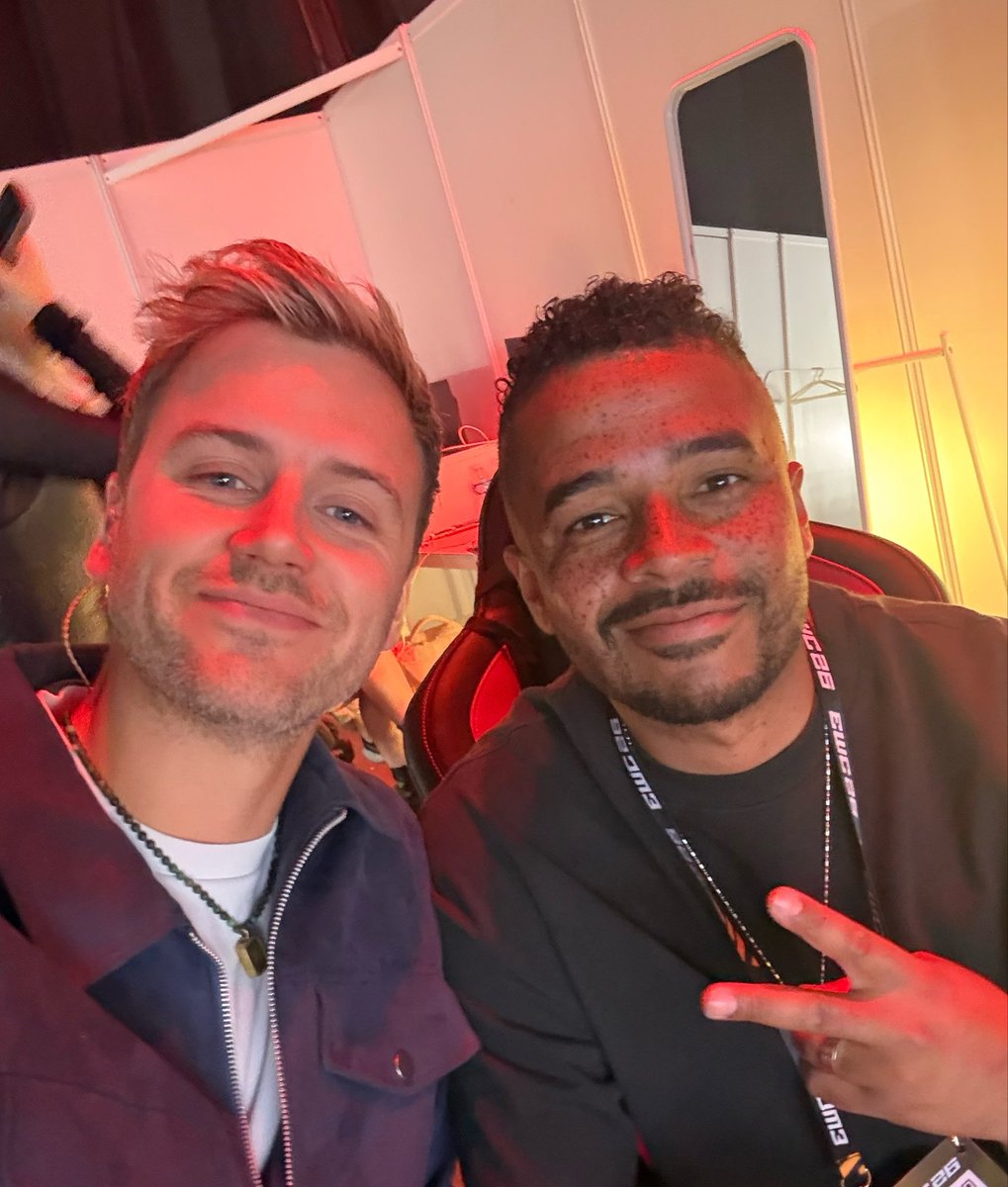 Barney__Banks's tweet photo. The Dads are READY!!! @RayndayGaming let’s do this. @PlayApexEsports @EWC_EN https://t.co/hgSUPjzaCs