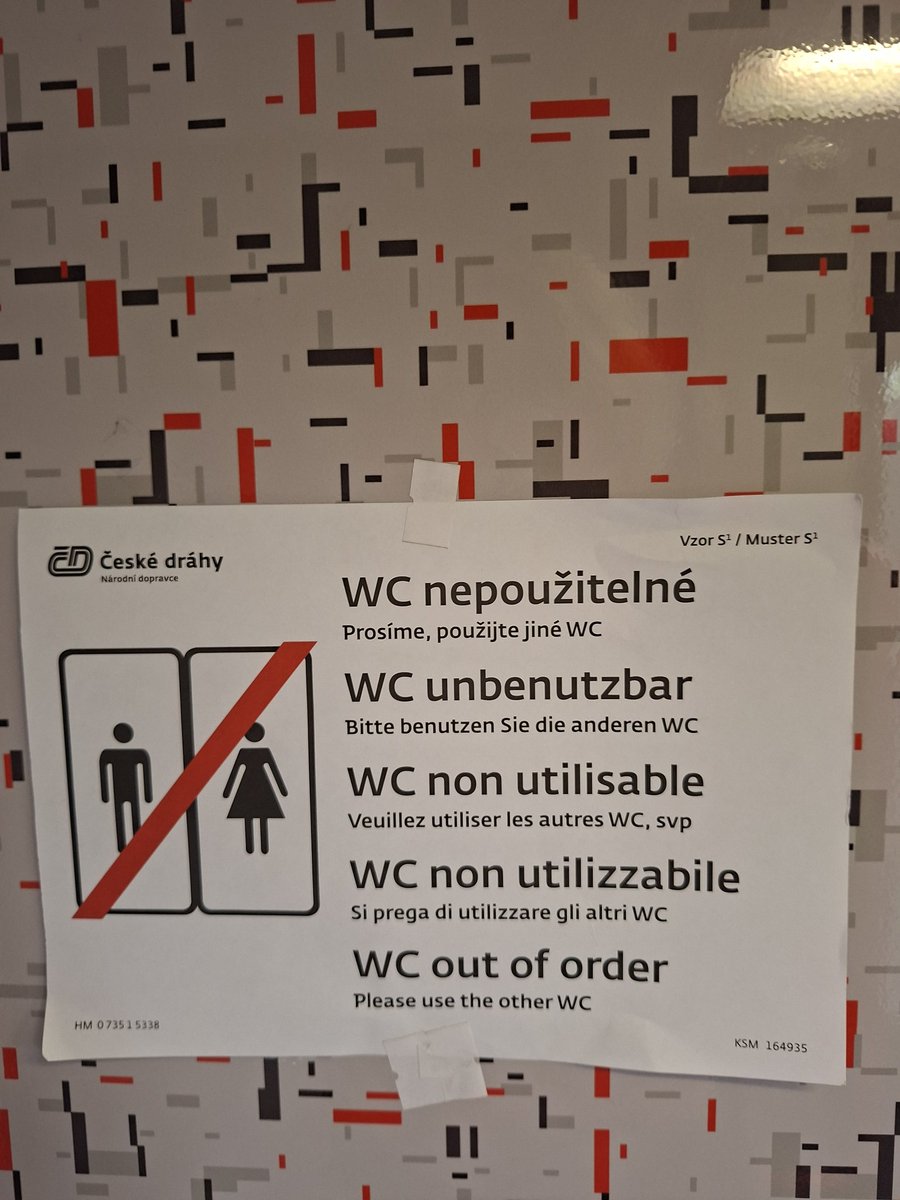 MiniMaxVExilu's tweet photo. Ne vždy dokáže #cedule vyjádřit plnohodnotně obsah sdělení... tady byla v důsledku WC nepoužitelná polovina vagónu... https://t.co/Ux7FvT0Xmt