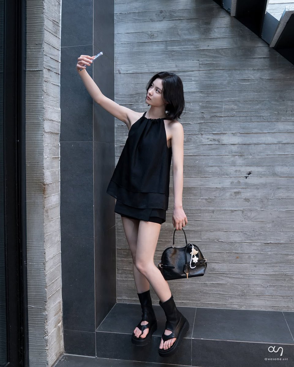 kogimyungg's tweet photo. 올블랙 김유정 정말 좋은 느낌을 줌…... 🧎🏻‍♀️ https://t.co/OR8jsrdg85
