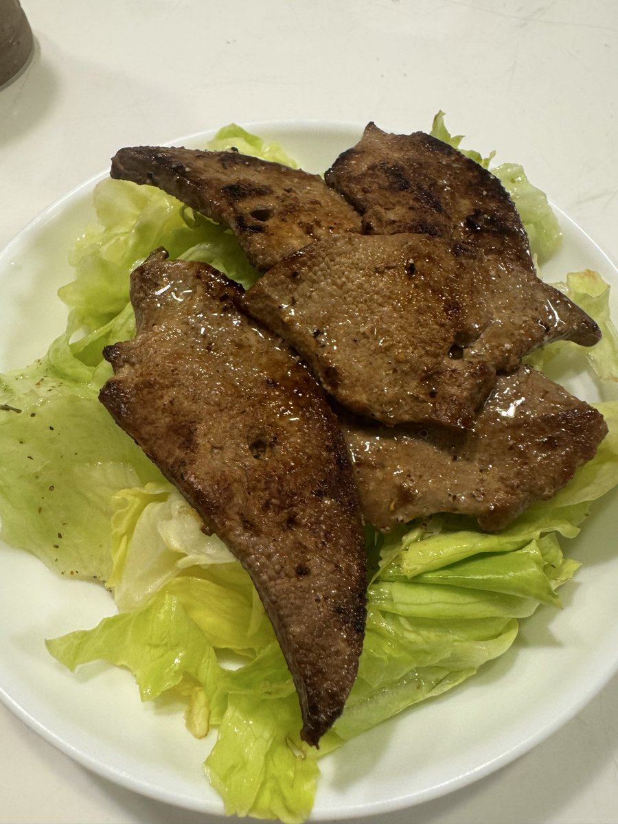 Shi_ko_ko44's tweet photo. こんばんは。
今日の夜ご飯。
オムライス。星型がなかったのでミッキーさん型。
七夕🎋なので、子ども3人分。

 #おうちごはん
 #七夕
 #オムライス https://t.co/LJamvD0Ulk