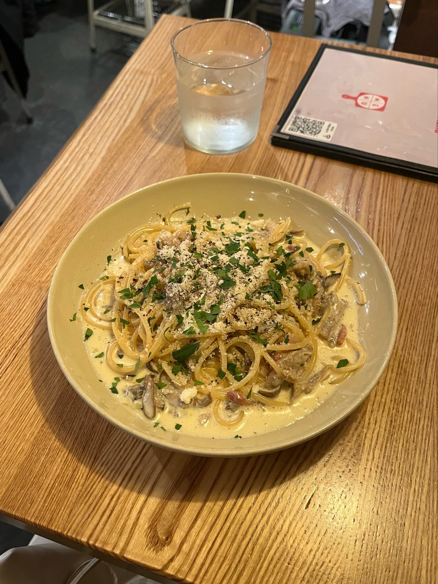 kibikibi31o's tweet photo. 荻窪と言えば📍ピザとワイン ポコ
駅から徒歩5分でピザもパスタも美味しくて鬼リピしてる🙂‍↕️🍕✨️ https://t.co/H0MZ0DV8Rb
