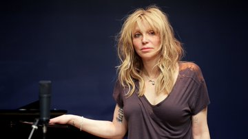 ProfesorJonk's tweet photo. "Quiero que todas las chicas del mundo cojan una guitarra y empiecen a gritar".
Courtney Love.
🎂
La amamos y queremos a partes iguales y según el día.
Pero es parte de nuestra historia.
#CourtneyLove #musica #cine
https://t.co/xSUPt29lrq https://t.co/ON7BpdpN7c