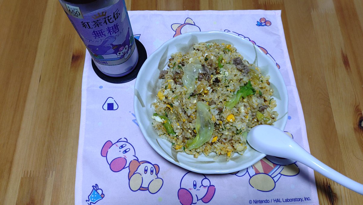 DDD_dinner's tweet photo. 今日の晩御飯は牛レタスチャーハンぞい

チャーハンの具材に牛細切れ肉とレタスを使い、醤油ベースに味付けて作ってみたZOY☆
#おうちごはん #料理記録 
#料理好きな人と繋がりたい https://t.co/P2ZPs6JSdz