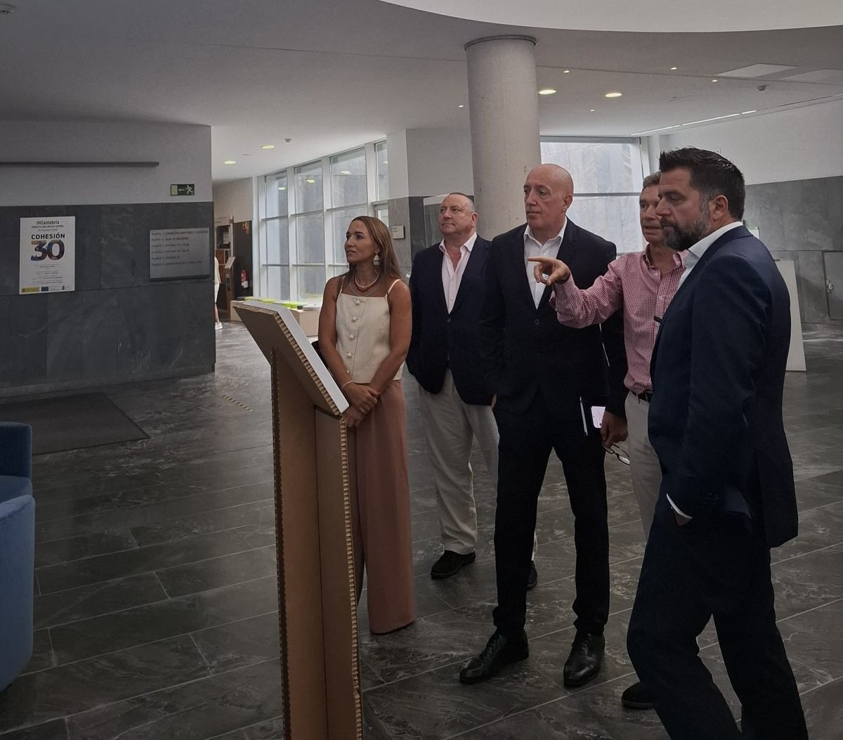ZFCadiz's tweet photo. En el marco de la presentación de #BlueCore en #Santander,  el delegado @Fran_Gonzalez_P, acompañado por parte de su equipo, ha visitado @IHCantabria, Instituto de Hidráulica Ambiental especializado en I+D+i para la gestión integrada del agua.

#Innovación #Sinergias #Tecnología https://t.co/OHlFot8OAR