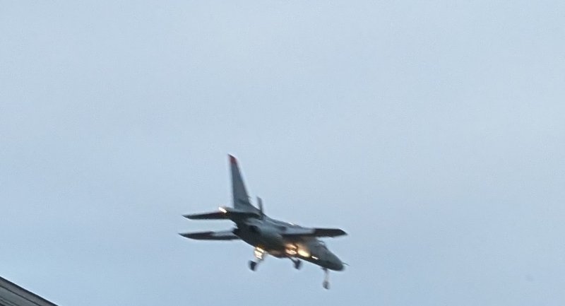 501ELK's tweet photo. 帰宅中に お隣さんナイト組のT-4が頭上を通過していきました。 https://t.co/CojeuN39ho