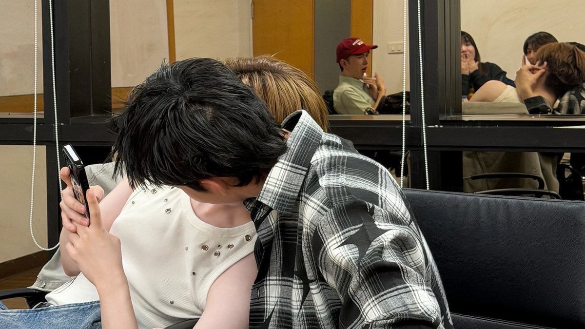 tlepaew's tweet photo. one thing about netjj is that they will shove their gayness to other people’s faces https://t.co/0hapsdBj4Q