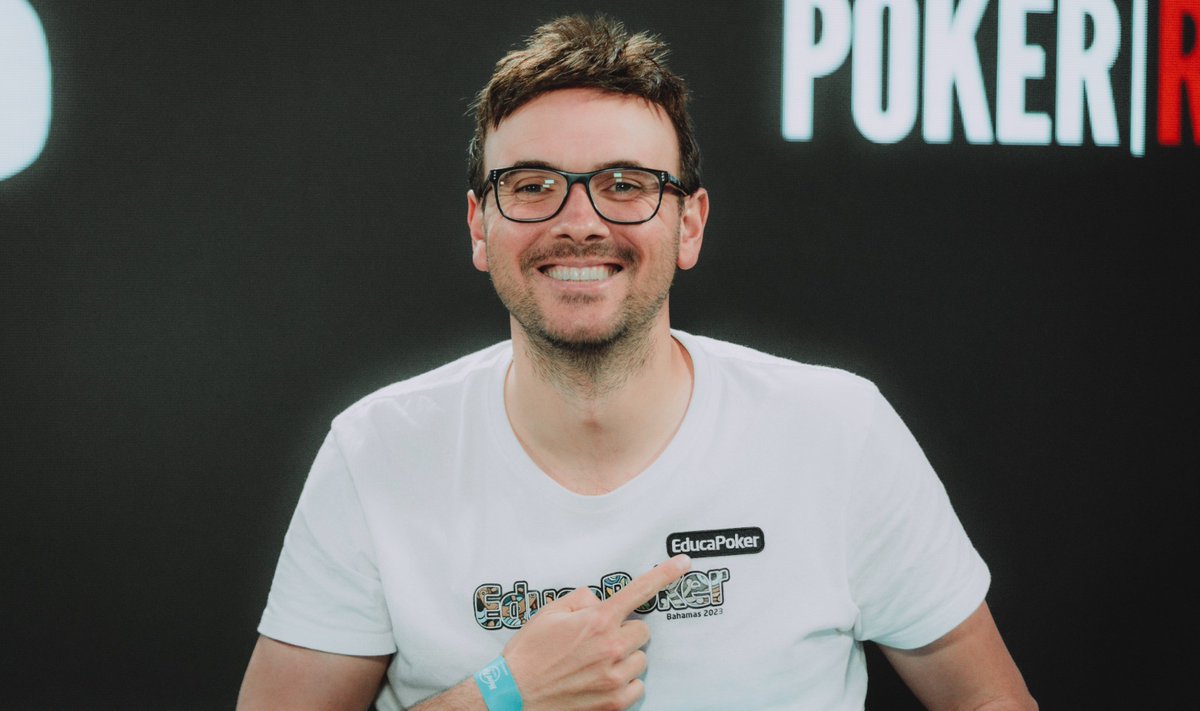EducaPoker's tweet photo. Las despedidas nunca son fáciles...

Ángel Gracia @GaruVdV, uno de los fundadores del Spin Project se despide de la escuela tras casi 10 años.

El profe ha querido despedirse de todos vosotros con un vídeo muy original 💙

📰https://t.co/XESJzUc9gV https://t.co/QmhZ33xXVc