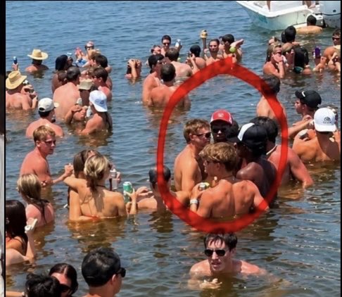 seadooprincess's tweet photo. @Savannah7075_ @CurttiMagurtti He left to go off with a girl.  Ppl were hanging out in the water. Boats for miles.  He didn’t come back when he was supposed to so they went looking. https://t.co/1NqKHJiHUh