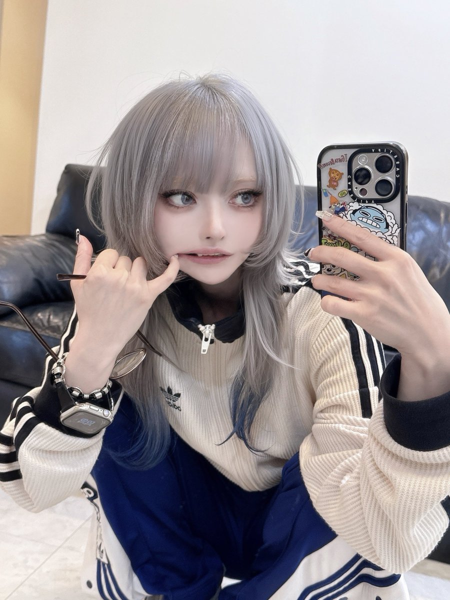 mo24yu's tweet photo. ハイトーンロングウルフ🐺
くびれのとこ外ハネになってるのが好き https://t.co/G4FDD5jxMC