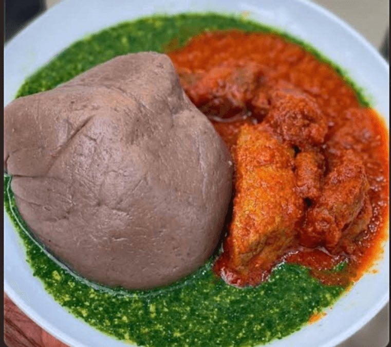 Kiddo_Vibezs's tweet photo. Day 7 of #SipSmartChallenge26 🍛🇳🇬

When it comes to Nigerian dishes, Amala &amp; Ewedu will always have my heart! 😋 The rich taste, the smooth texture, and the perfect combo with stew and assorted meat make every bite unforgettable.

@cappaAfrica @HealthyFood_NG #SSBTaxSaves https://t.co/wYcTK3wGA4