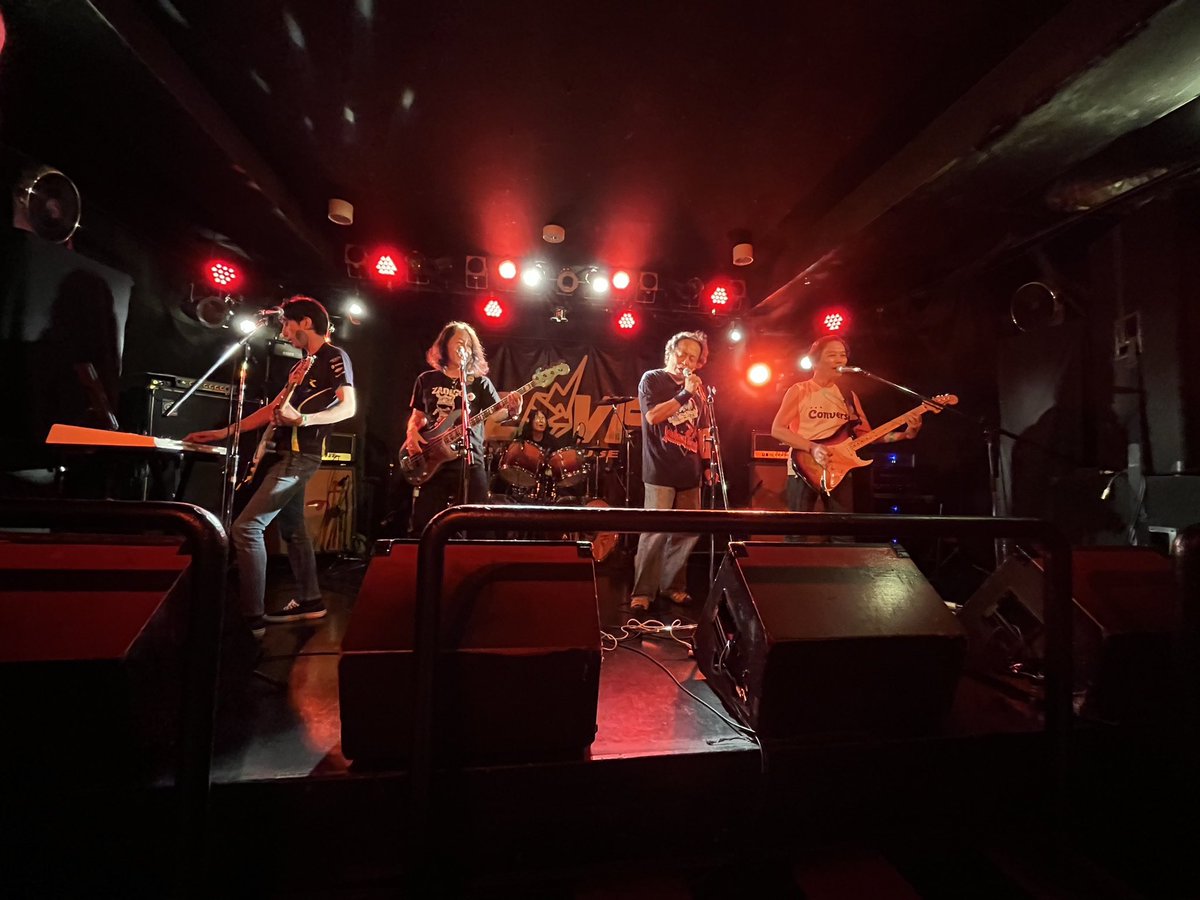 hirodcs600's tweet photo. 音メチャよくって、ライブ楽しかった！写真いただきました！
7/4土曜柏ALVE
Shambleau
80-90年代ハードロックカバー
セットりすと
The lonur 〜Burn
Docter, Doctor
Into the Arena
Please don’t leave me
All night long
Black night

https://t.co/0djjCHXmNU https://t.co/DMjXGVs3ea
