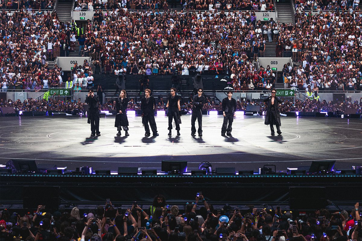 ClashMagazine's tweet photo. BTS
Live in London

CLASH reports from a lavish, celebratory two-hour performance at Tottenham Hotspur Stadium

https://t.co/wX3GvJCMsj

#BTS_ARİRANG #BTS_ARİRANG_LONDON #BTS https://t.co/M36u63VLUB