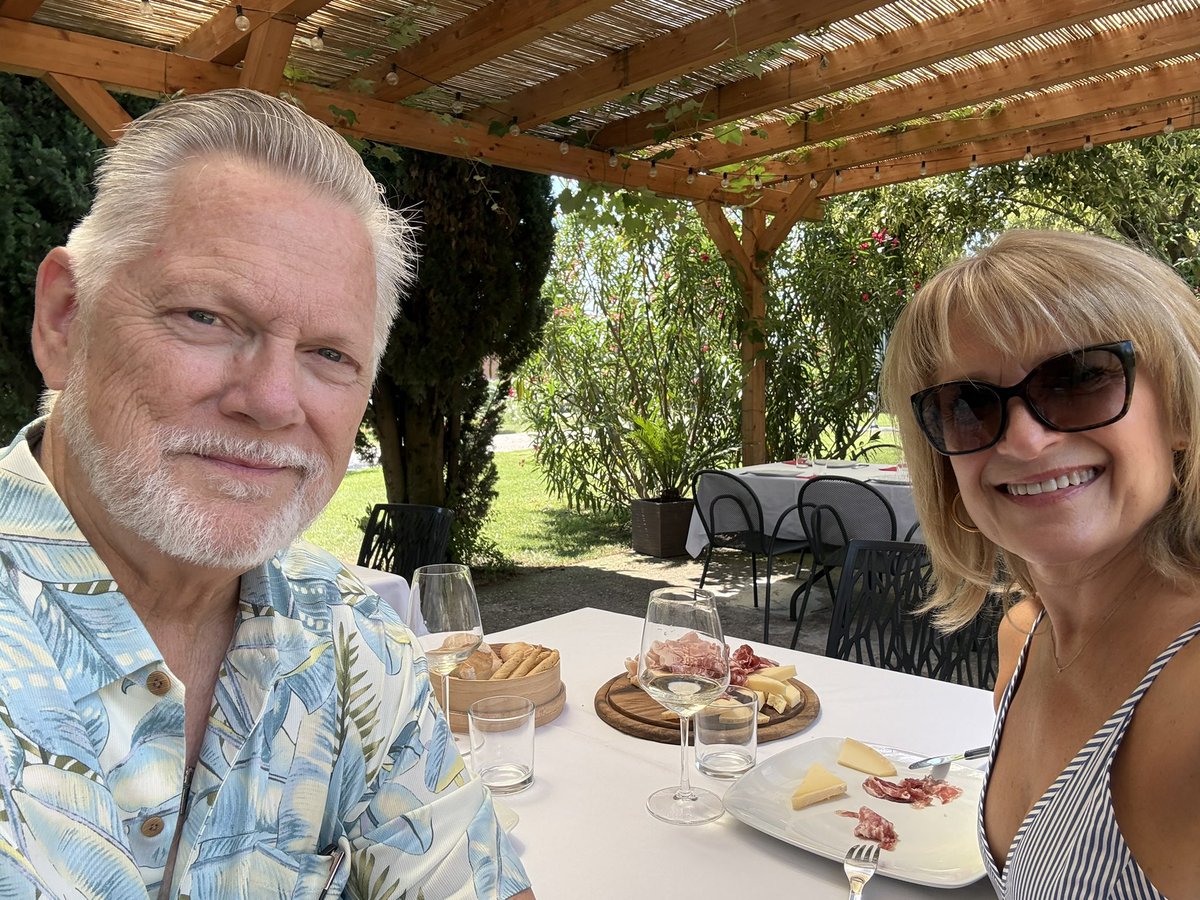 MaestroGKC's tweet photo. Great to have a few days off here in Verona to reconnect with friends, while enjoying the sunshine, the wine, and of course, the music.
#Kundeperforms
#thistenorneverstops
#gregorykunde
#vantorossowinery
#inarena https://t.co/Aitxgt6257