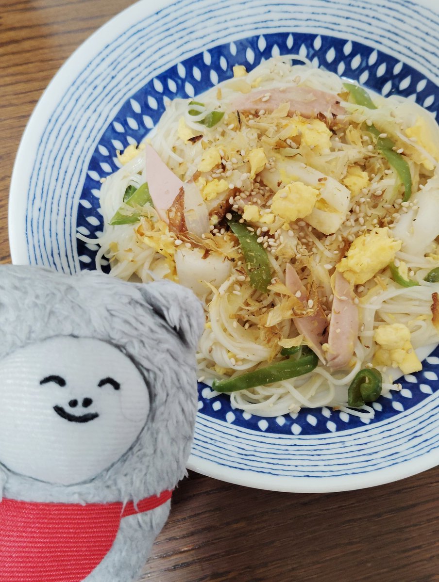 eeoattc's tweet photo. 七夕🎋なので、そうめんチャンプルー！！の予定が👧普通のお素麺が良い！👦チャンプルー！！！ということで、２種類というほどではないけど２種エラい〜〜〜！！準備不足であり合わせすぎるけど玉子はお星さまです🌟 https://t.co/LafF2PvhQ6