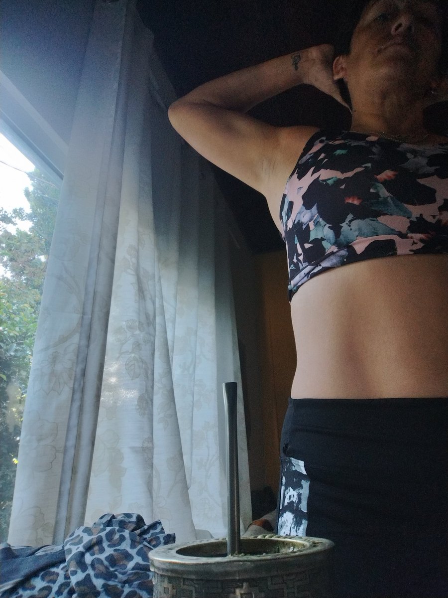 sweetylaurenc's tweet photo. Good morning!! Ready to go train. I'm trying to thank at least one person https://t.co/jifUfsZeDw
