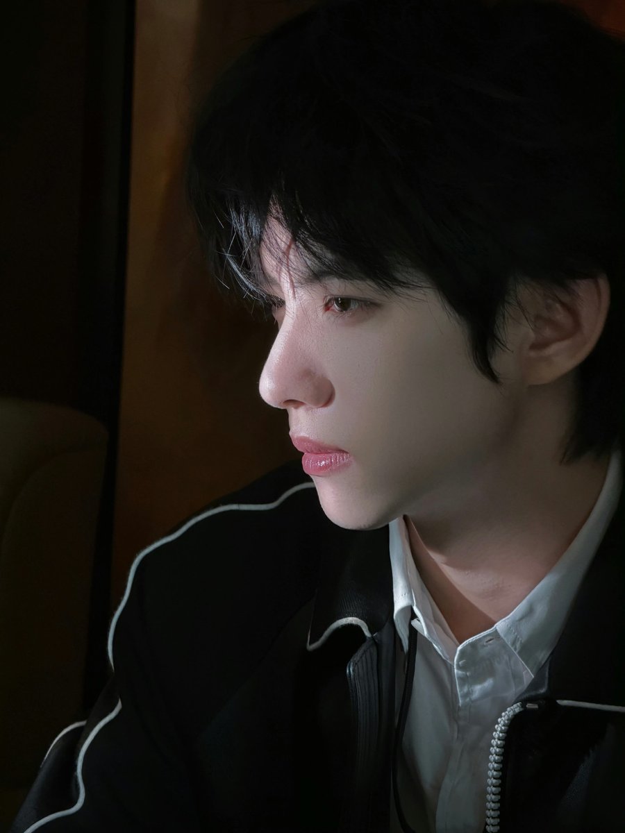 tyn9704's tweet photo. Couture feels alive the moment he steps in.
#LiuXuanChengPFW #LiuXuanChengHCW27 #LiuXuanChengxRonaldVanDerKemp https://t.co/o6ThA35Srh